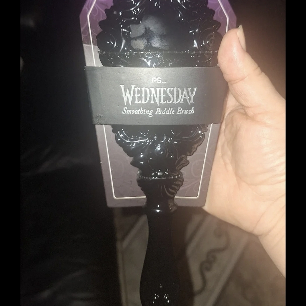 Wednesday's Addam hair brush, Victorian look